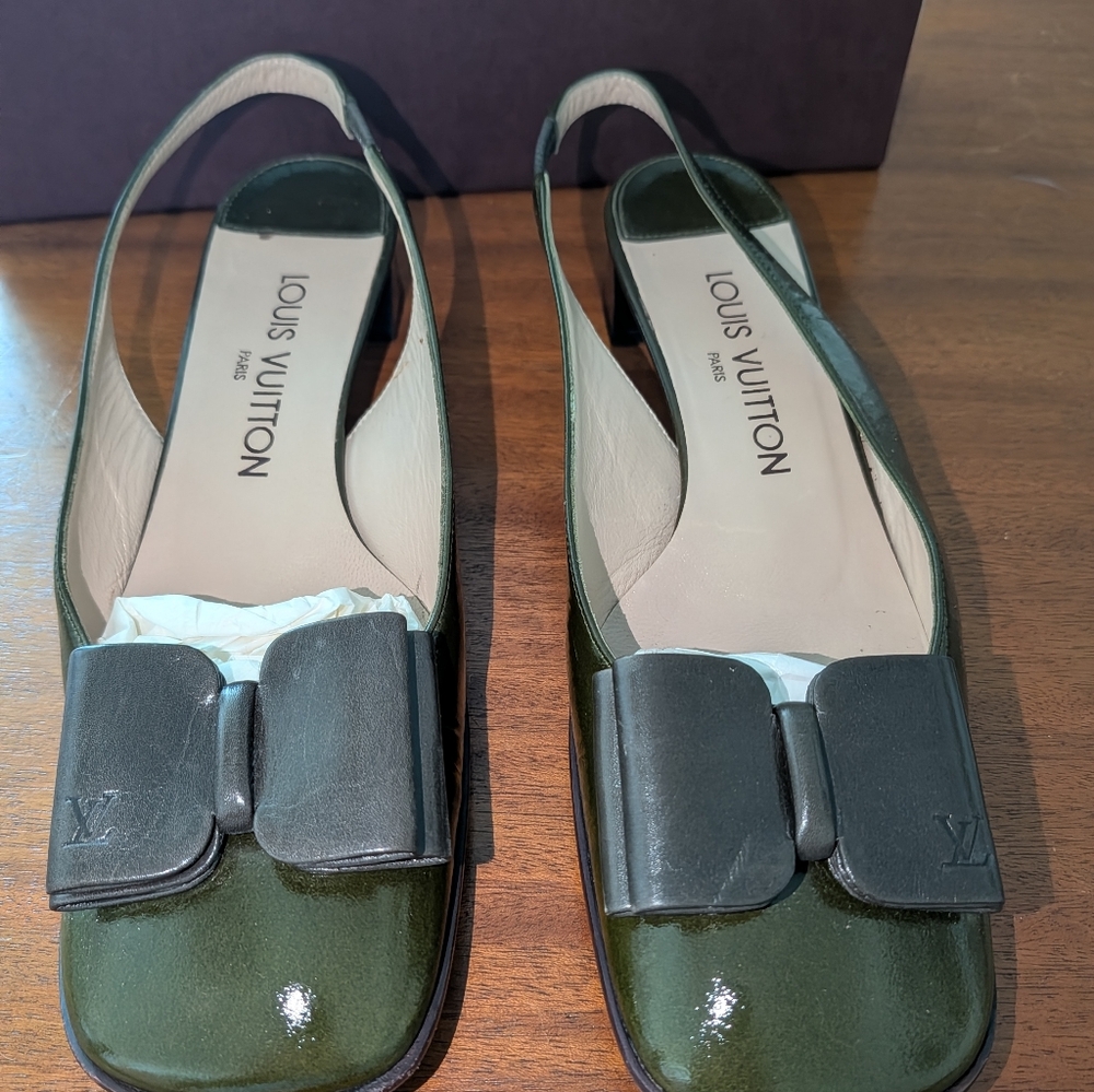 Louis Vuitton Green Slingback Pumps. SZ 37. US 6.5 -7. Excellent Condition.